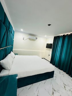 Four Season Girls Hostel