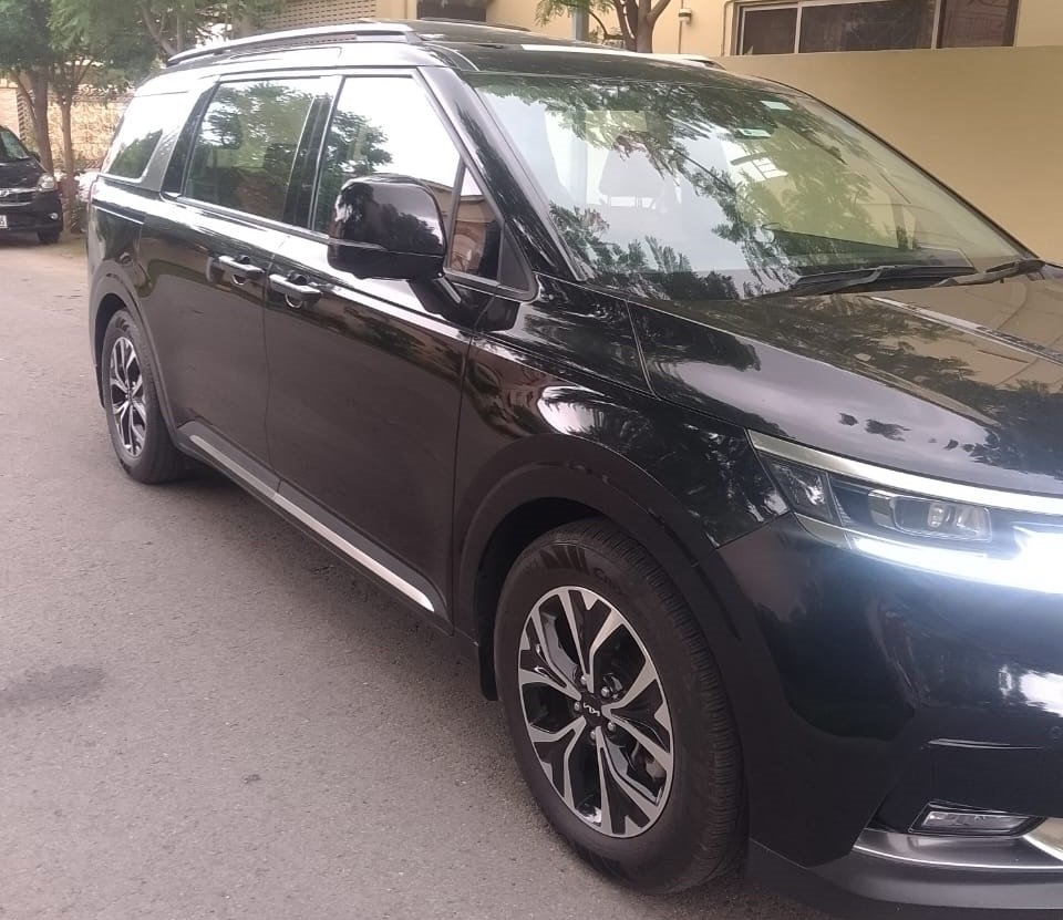 Kia Carnival for Rent in Lahore with Driver – Unique Car Rental Lahore image