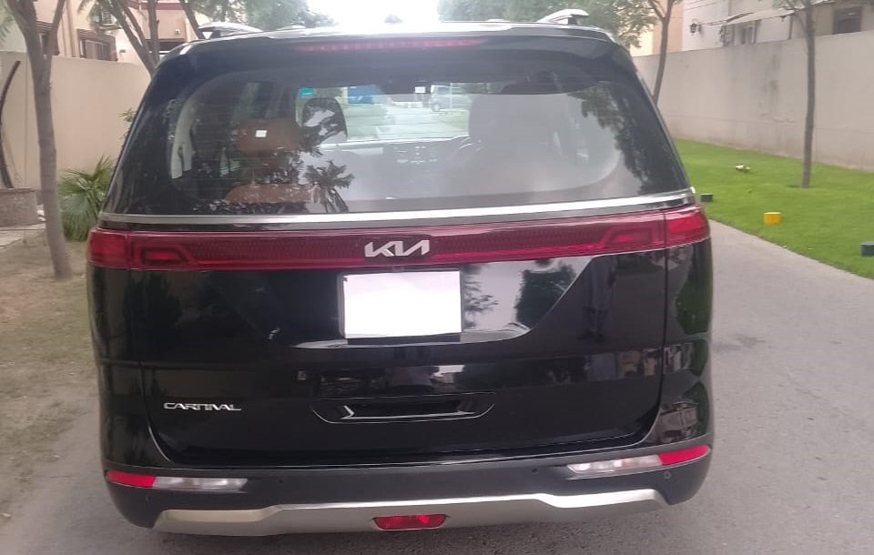 Kia Carnival for Rent in Lahore with Driver – Unique Car Rental Lahore image