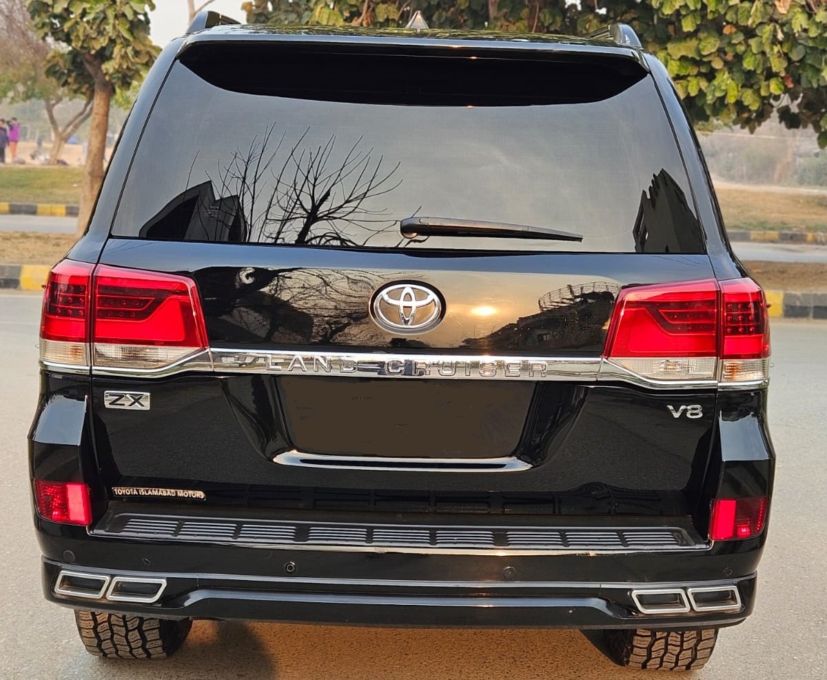 Rent a Land Cruiser V8 in Lahore – Luxury SUV Rental image