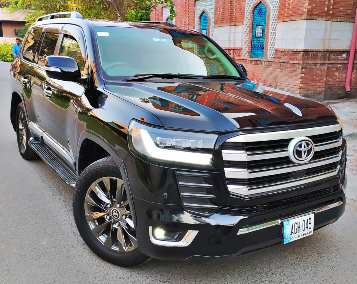 Rent a Land Cruiser V8 in Lahore – Luxury SUV Rental image